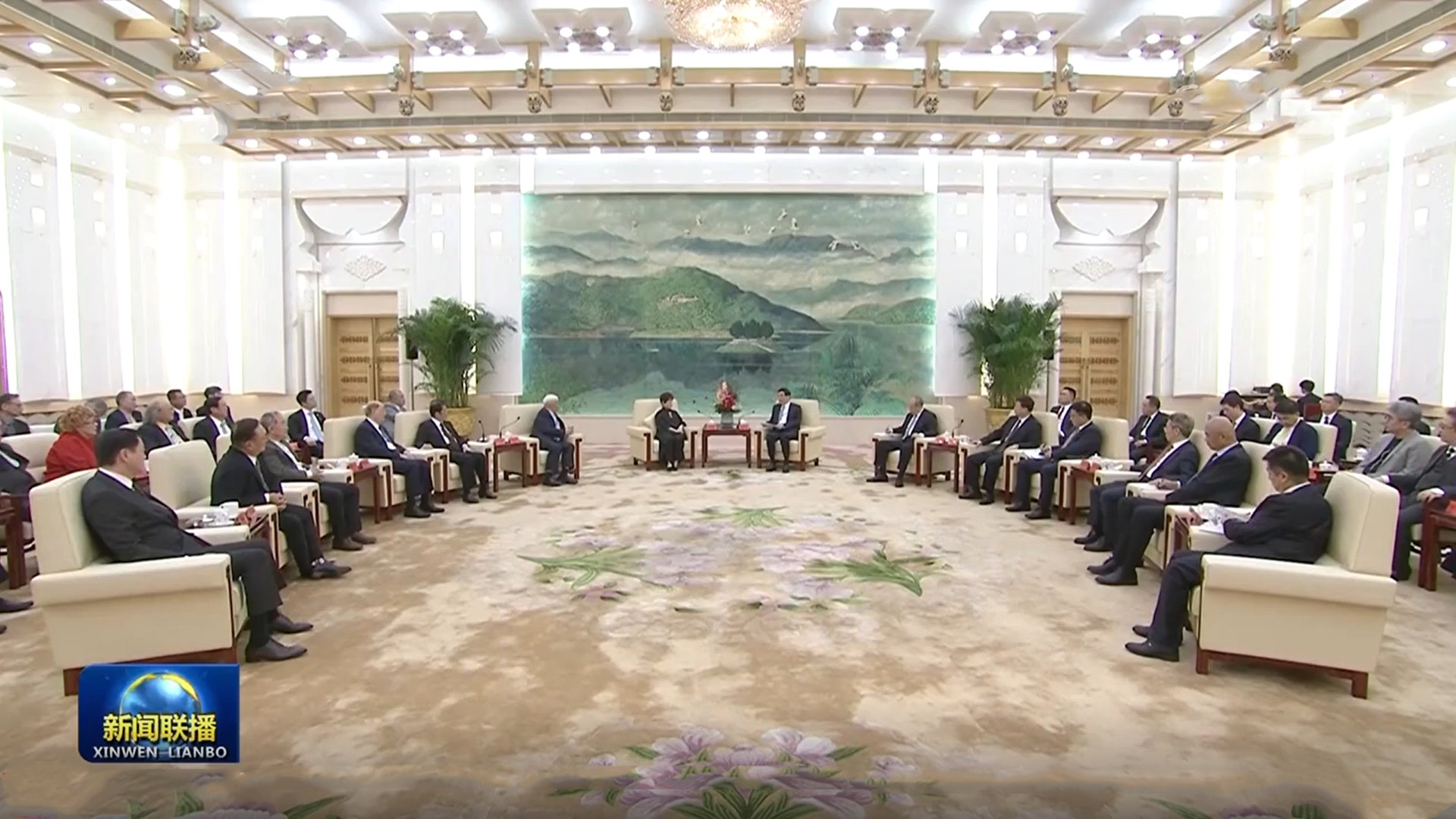 王沪宁会见出席第二届海峡两岸中华文化峰会台湾嘉宾图片